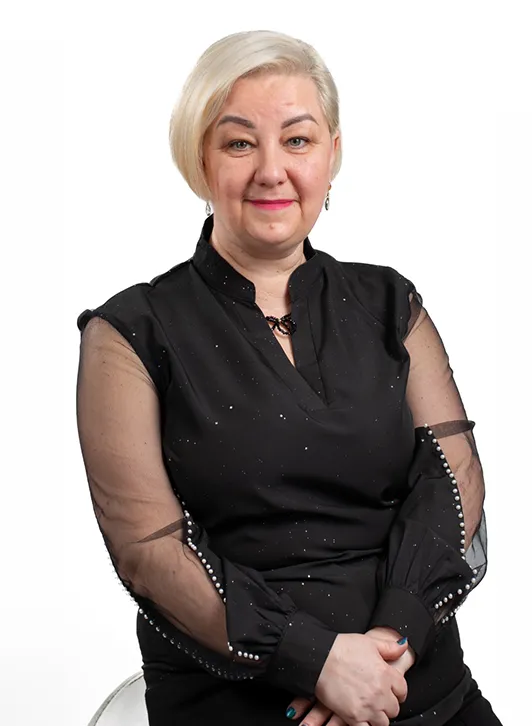 Asia pracownik obsługi klienta w Centrum BHP i PPOŻ AD-AR